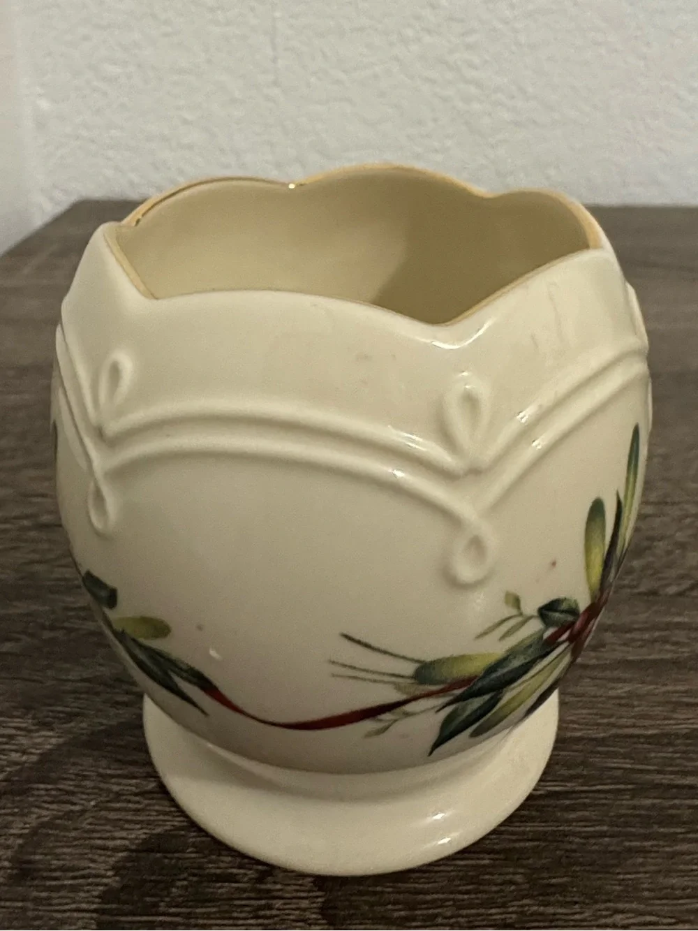Lenox Cream Ceramic Holiday Berry Tea Light Candle holder